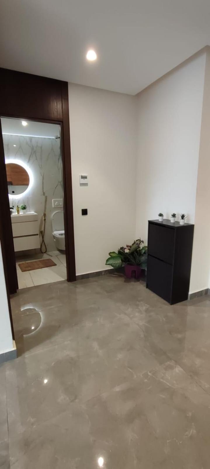 Excellent Standing Fourate * Casablanca